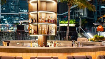 5 restaurantes, com serviço de almoço e jantar; culinária indiana