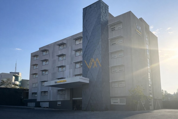 Vista frontal de la propiedad