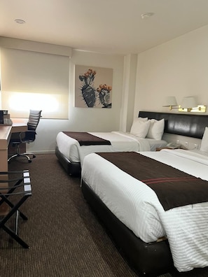 Chambre, 2 lits doubles (Preferencial) | Coffres-forts dans les chambres, bureau