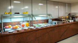 Free daily buffet breakfast - Hotel VM Express Querétaro (Querétaro)