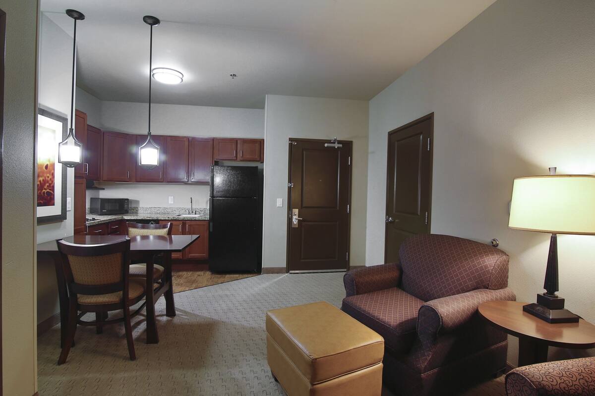 Coffee/tea maker, fridge, microwave, dishwasher