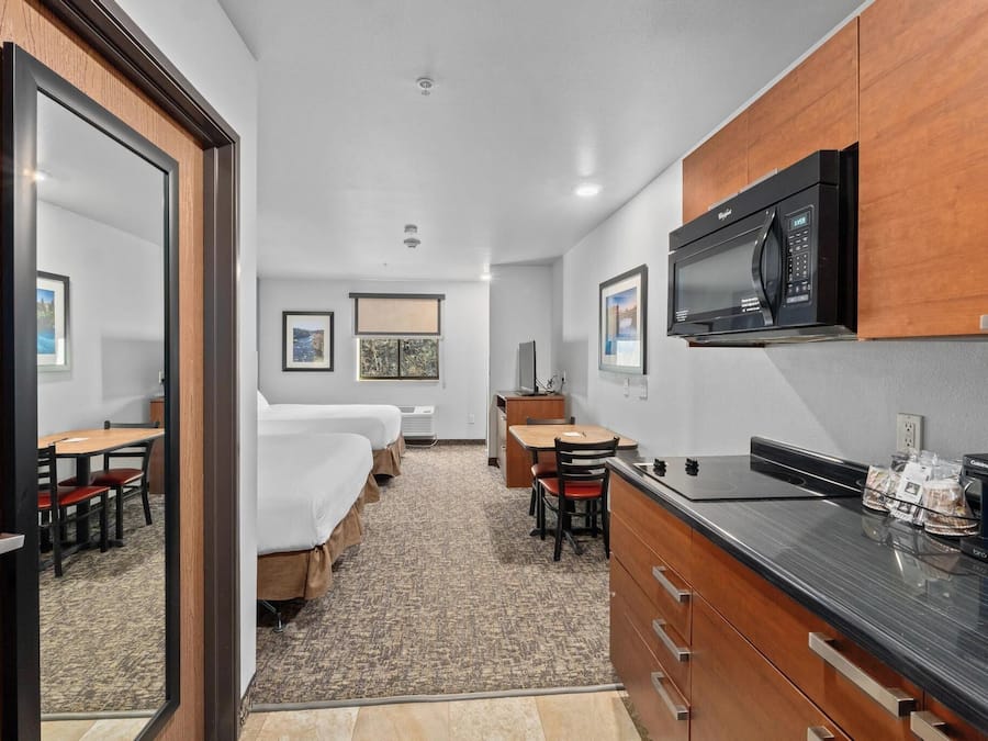 20 chambres, literie de qualité, lit avec matelas à plateau-coussin