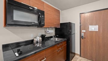 20 bedrooms, premium bedding, pillowtop beds, desk