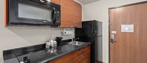 Full-size fridge, microwave, stovetop, coffee/tea maker