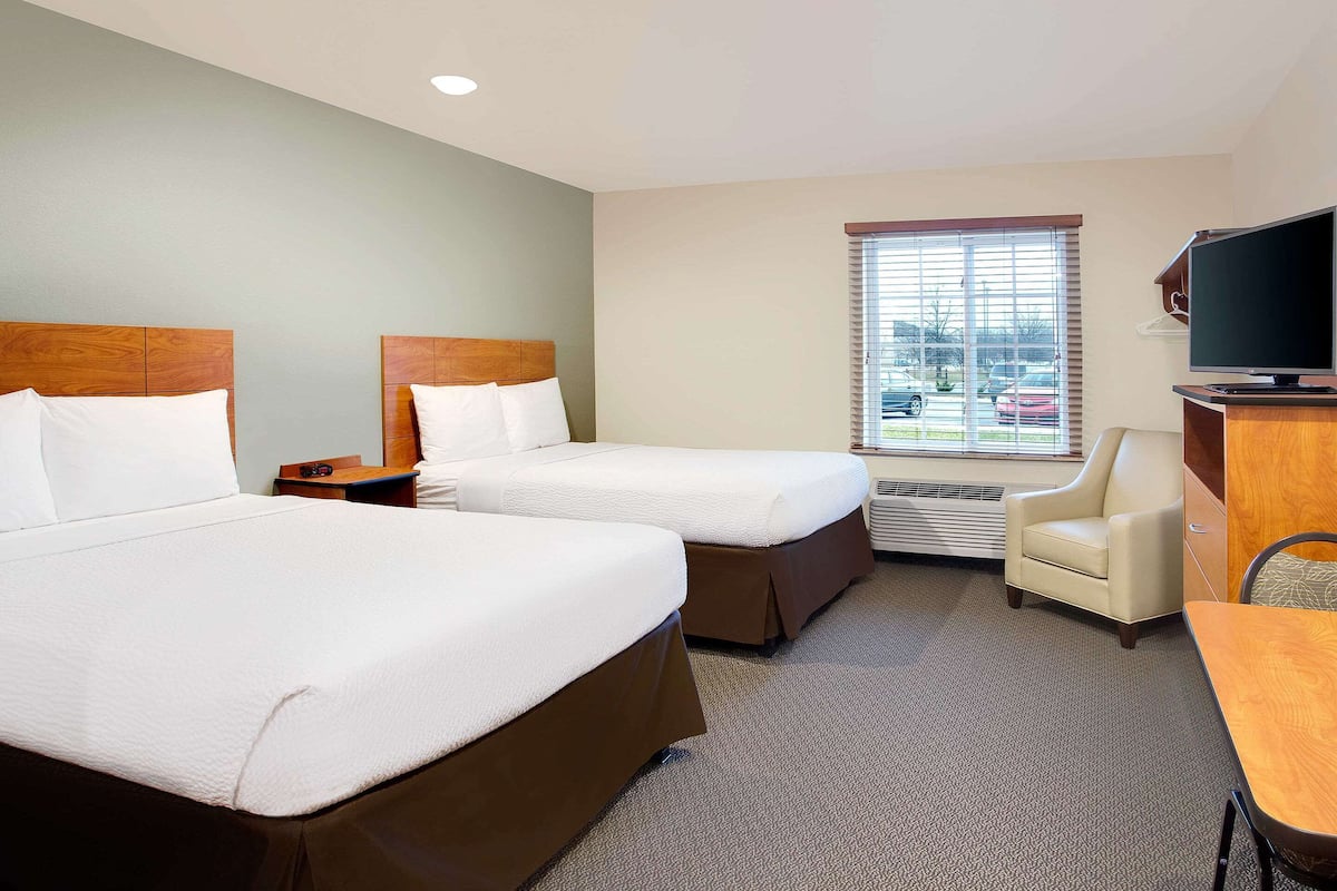 Desk, blackout drapes, iron/ironing board, free WiFi