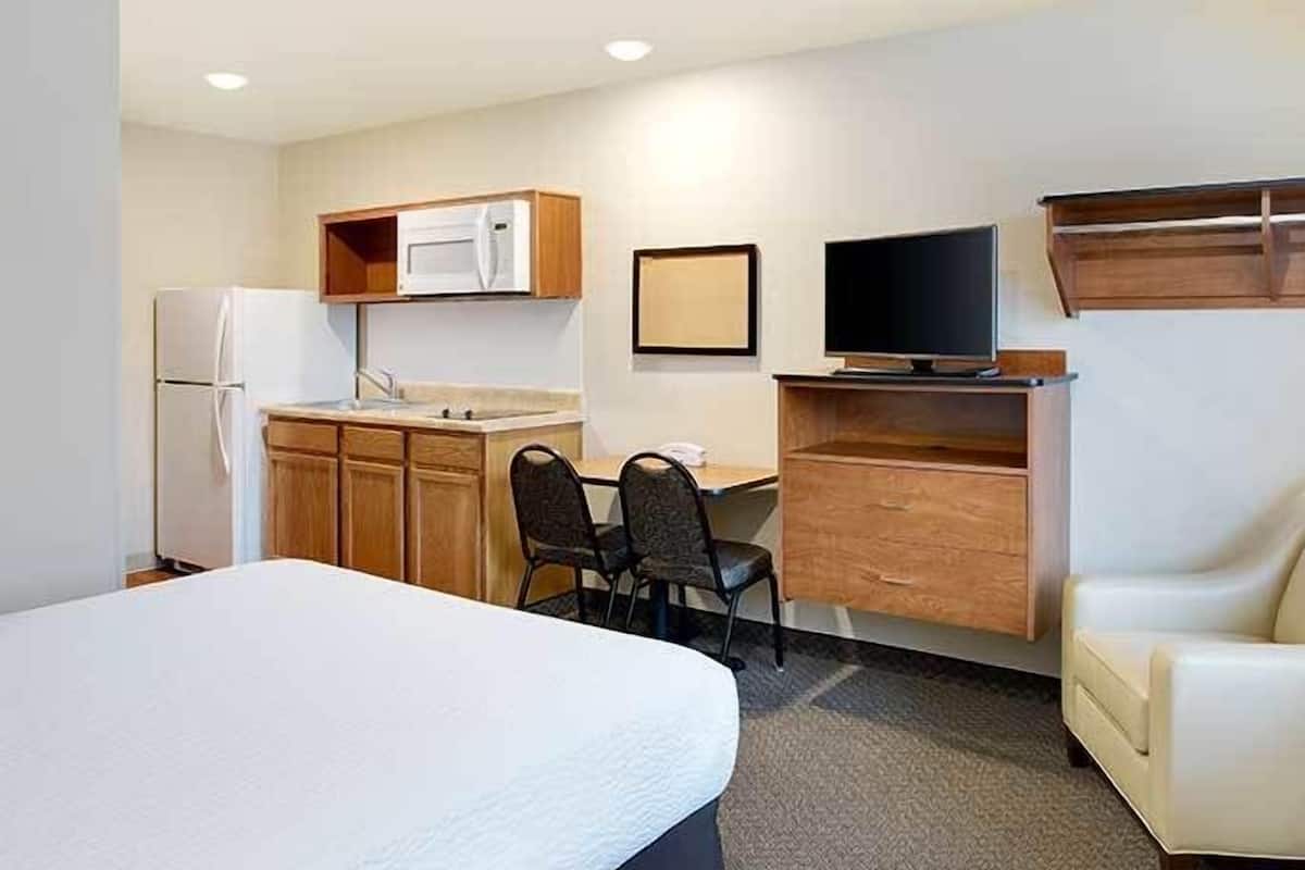 Desk, blackout drapes, iron/ironing board, free WiFi