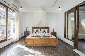 Villa Classic, 3 camere da letto, vista giardino | Minibar, una cassaforte in camera, una scrivania, tende oscuranti