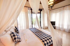 Deluxe Room | Minibar, in-room safe, desk, blackout drapes - Bali Dream Resort Ubud (Ubud)