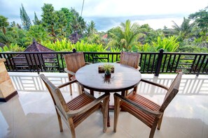 Deluxe Room | Balcony view - Bali Dream Resort Ubud (Ubud)
