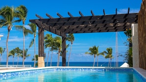 Outdoor pool - Chateau del Mar (Punta Cana)