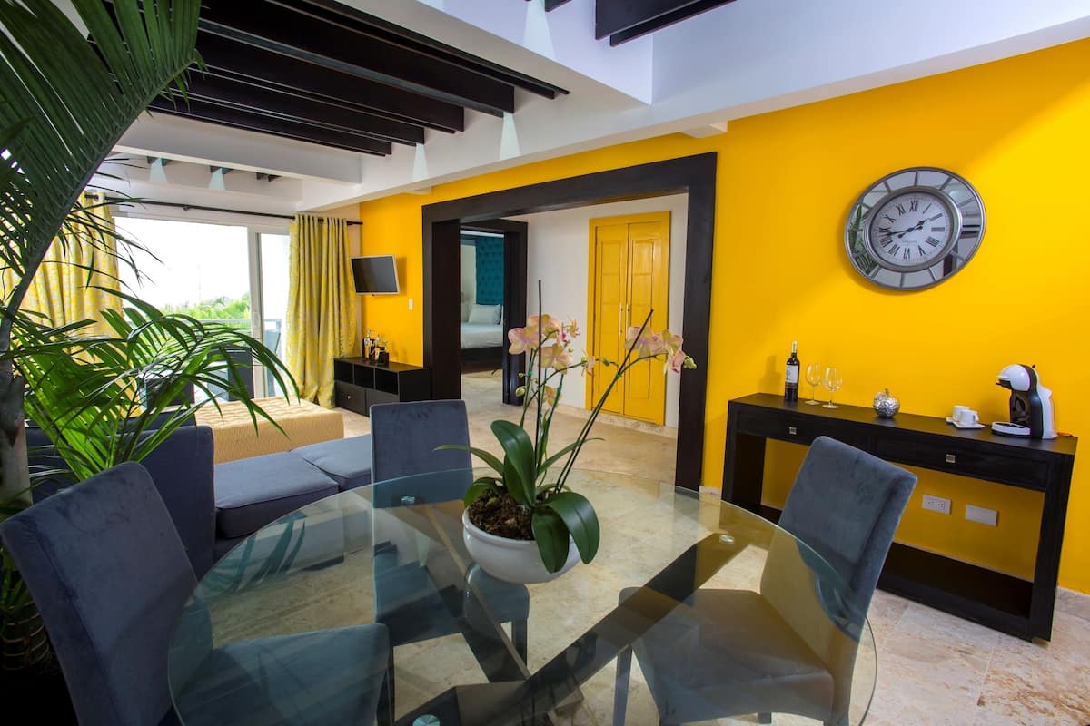 Two Bedrooms Elite Suite | In-room dining