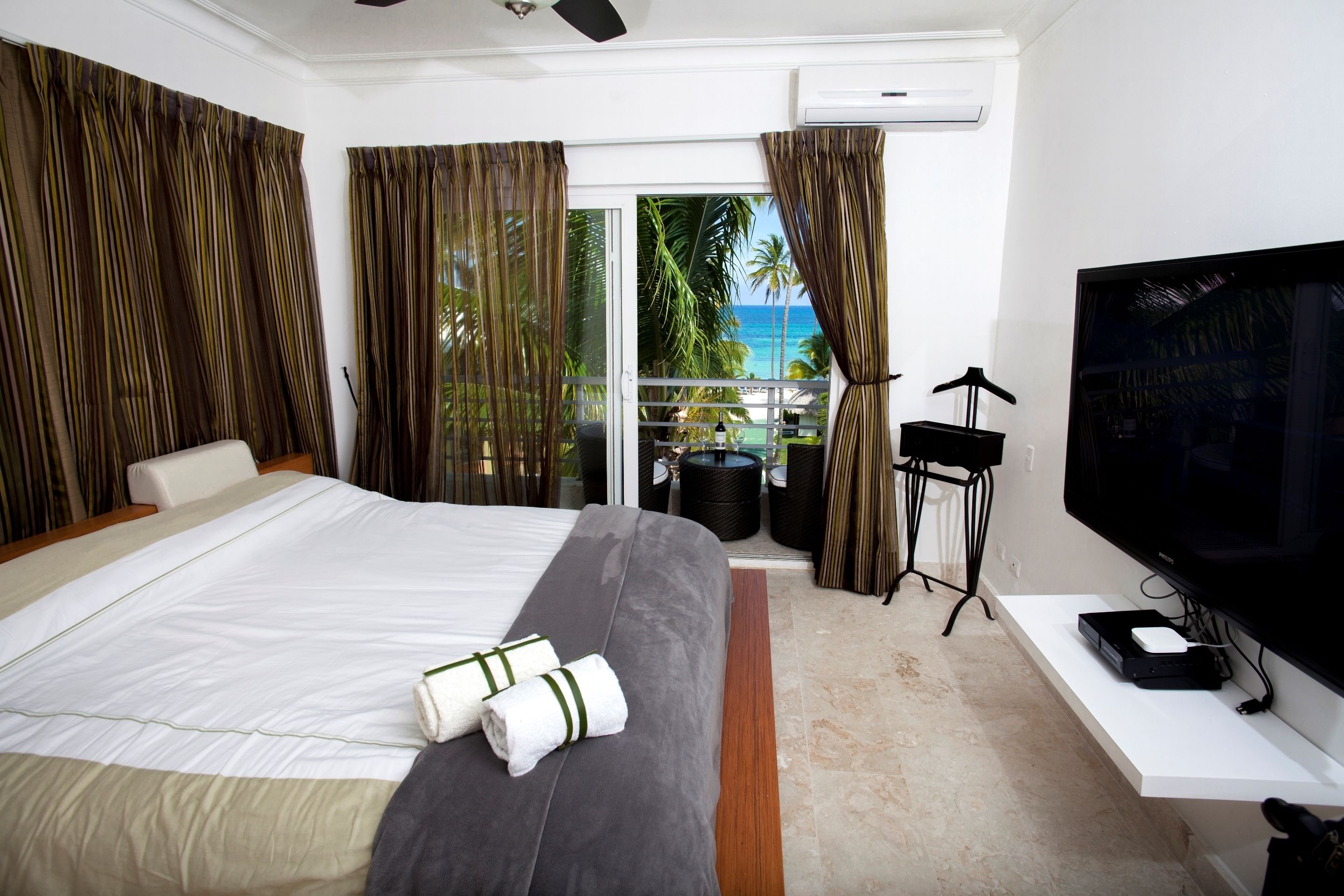 Penthouse, 3 Bedrooms, Terrace, Pool View | Egyptian cotton sheets, premium bedding, pillowtop beds, in-room safe