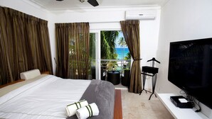 Egyptian cotton sheets, premium bedding, pillow-top beds, in-room safe - Chateau del Mar (Punta Cana)