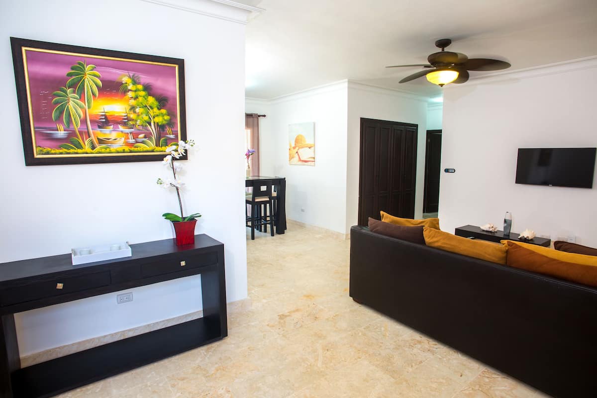 Deluxe D2, 2 Bedrooms Suite | Living area