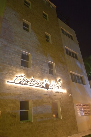 Front of property - evening/night - Chateau del Mar (Punta Cana)