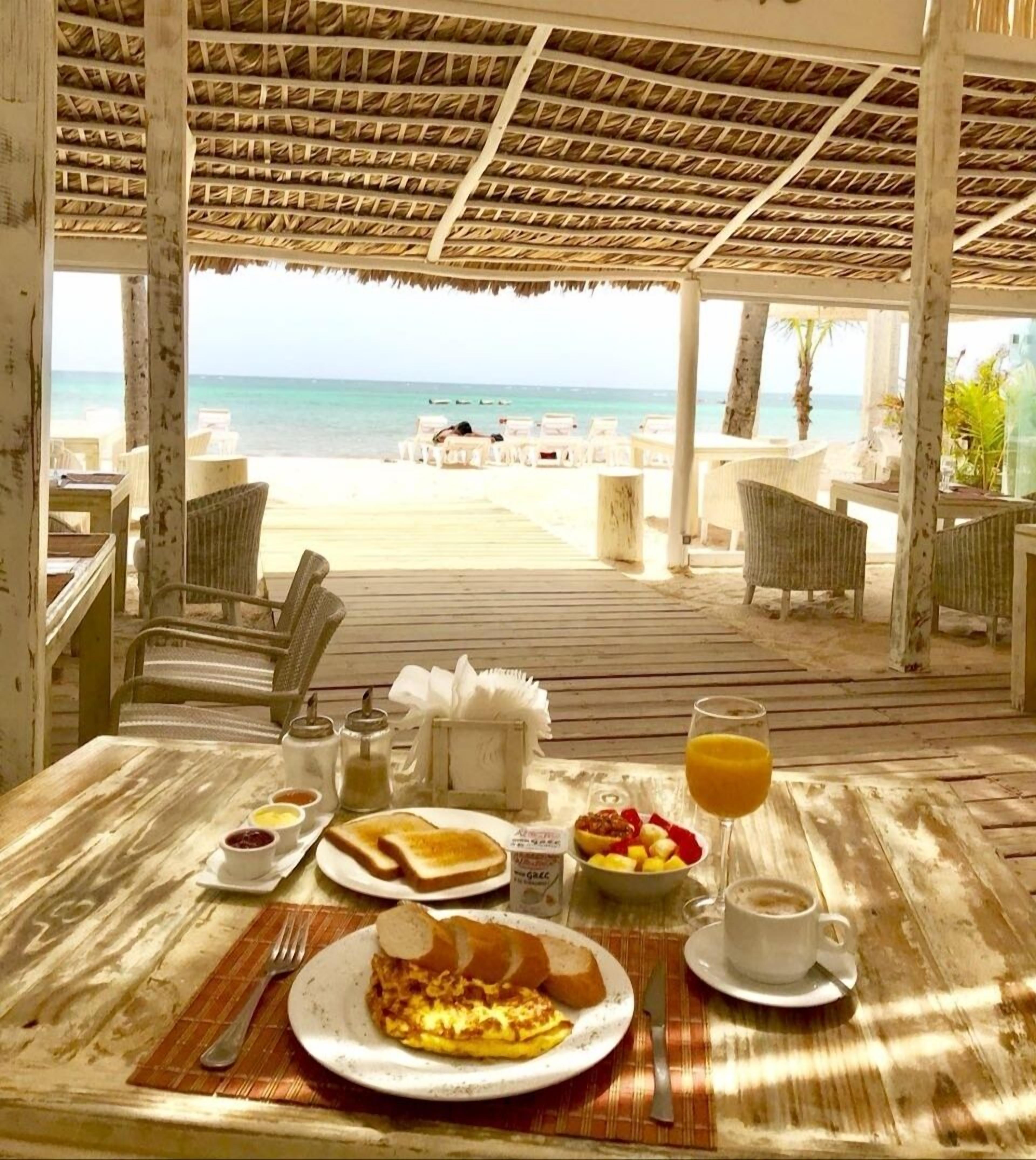 Free continental breakfast 