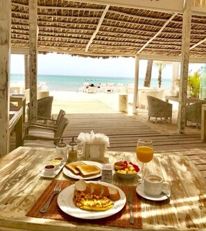 Free continental breakfast - Chateau del Mar (Punta Cana)