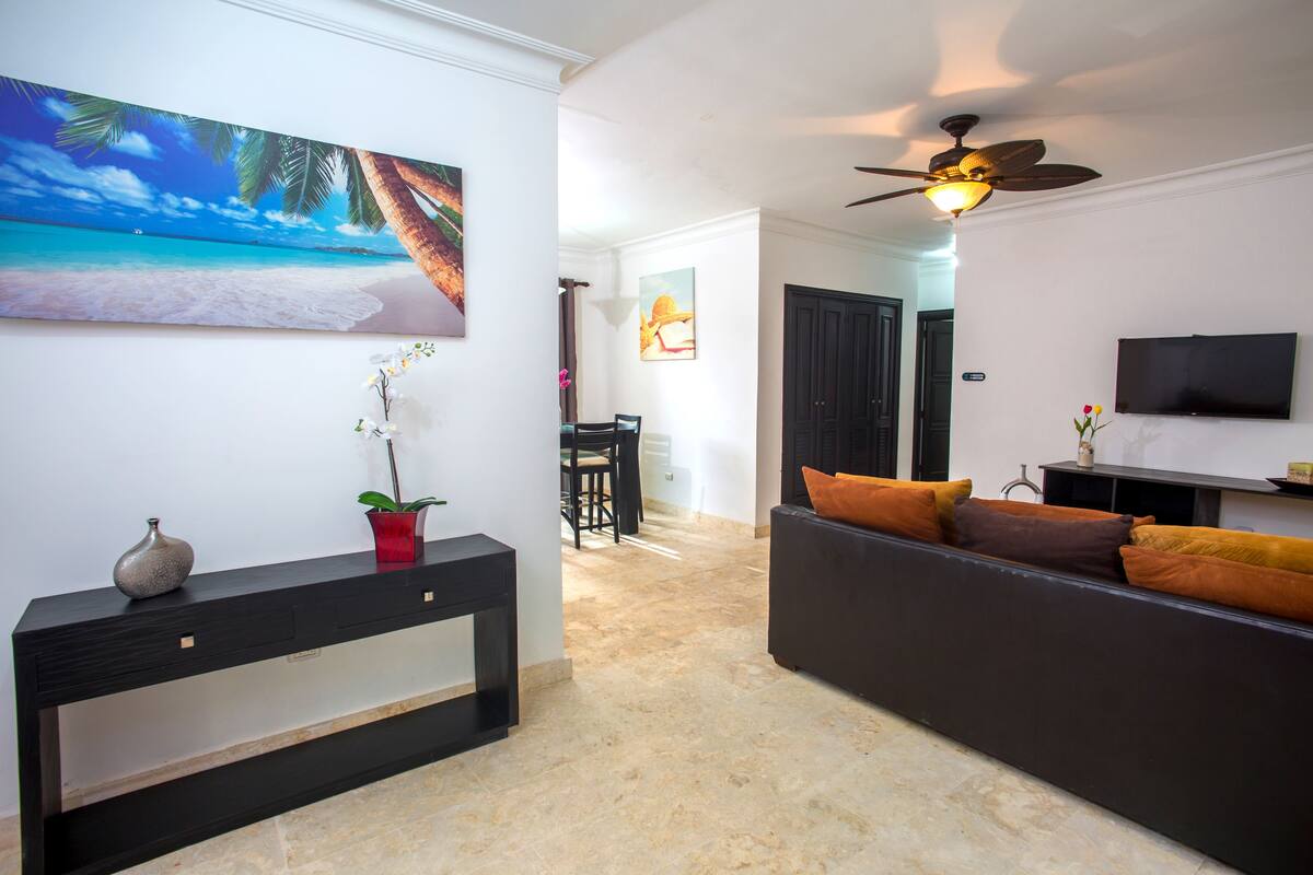 Deluxe D1, 2 Bedrooms Suite | Living area