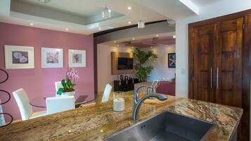 Two Bedrooms Elite Suite | Pemandangan dari bilik