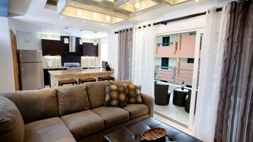 Master suite- 3 Rooms | Living area