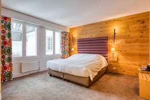 Ropa de cama de alta calidad y escritorio 