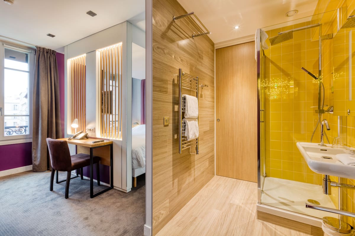 double room | bathroom | free toiletries, hair dryer, towels, soap