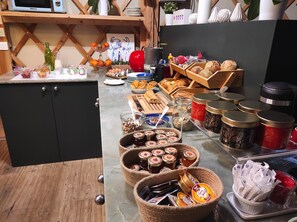 Petit déjeuner continental servi tous les jours en supplément