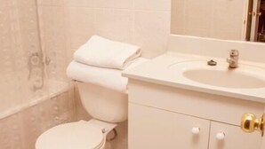 Apartment, 1 Bedroom | Bathroom - Chilean Suites Centro (Santiago)