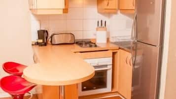 Departamento, 1 habitación | Cocina privada | Refrigerador, microondas y cafetera y tetera