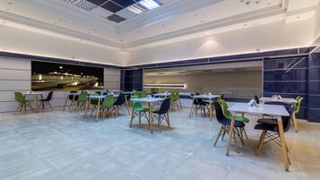 Termasuk sarapan bufet setiap hari