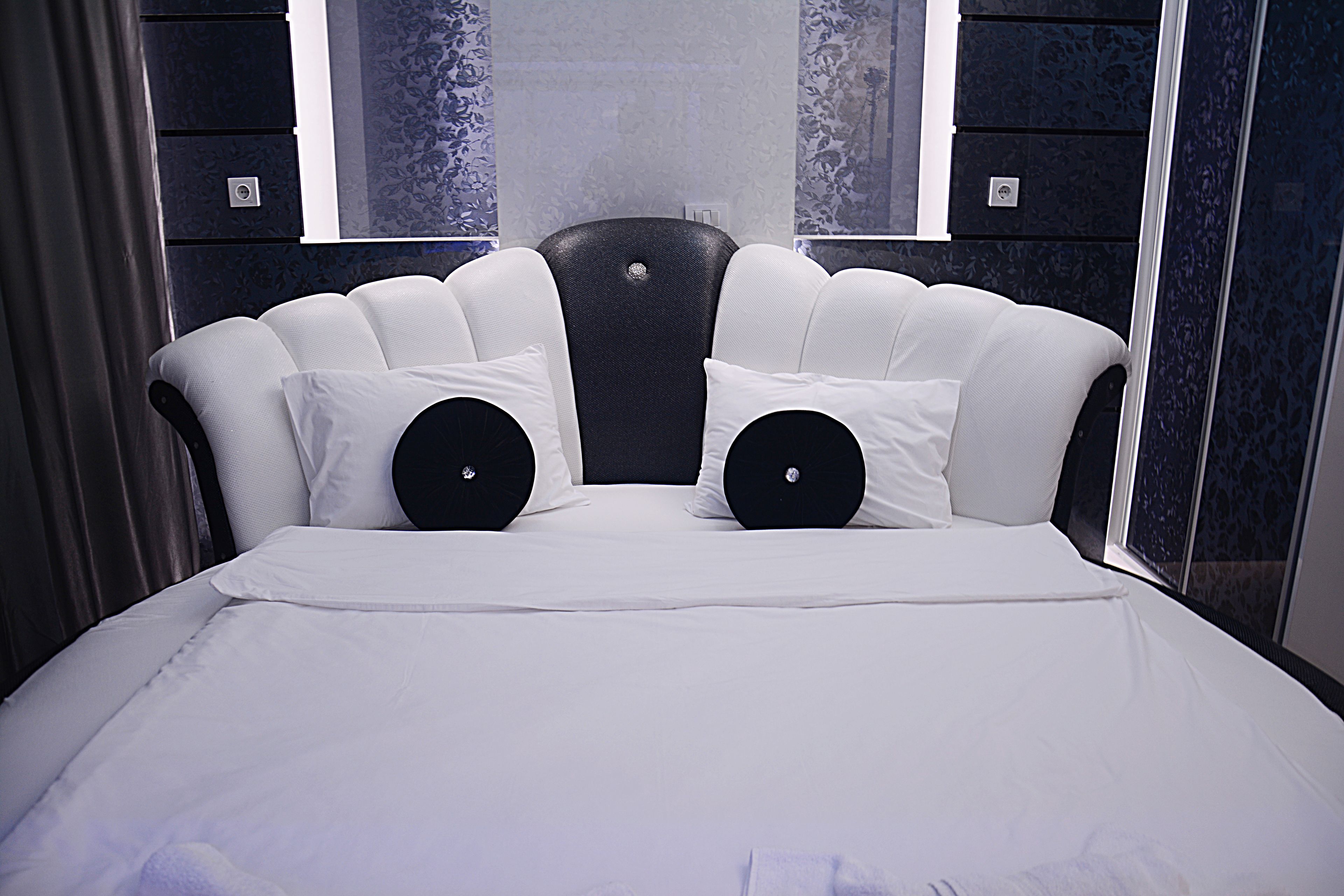 frette italian sheets, premium bedding, memory-foam beds, minibar