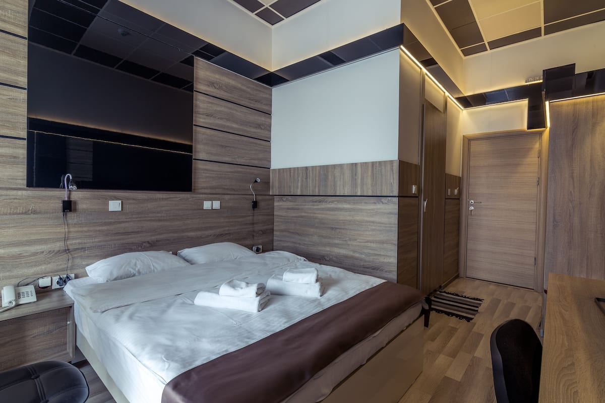 Superior-Doppelzimmer, Stadtblick | Italienische Bettbezüge von Frette, hochwertige Bettwaren