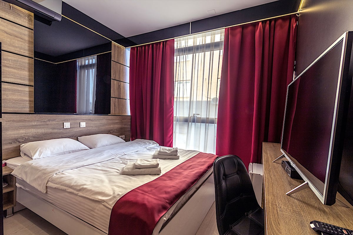 Standard-Doppelzimmer, 1 Queen-Bett | Italienische Bettbezüge von Frette, hochwertige Bettwaren