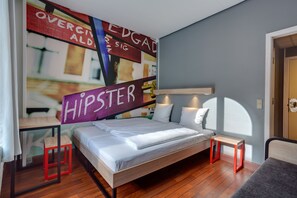 Triple Room | Desk, laptop workspace, free WiFi, bed sheets