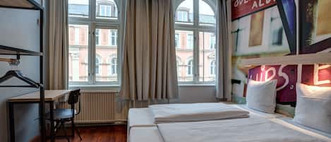 Twin Room | Desk, laptop workspace, free WiFi, bed sheets