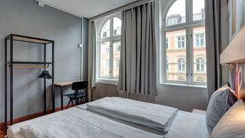 Bureau, espace de travail pour ordinateur portable, Wi-Fi gratuit