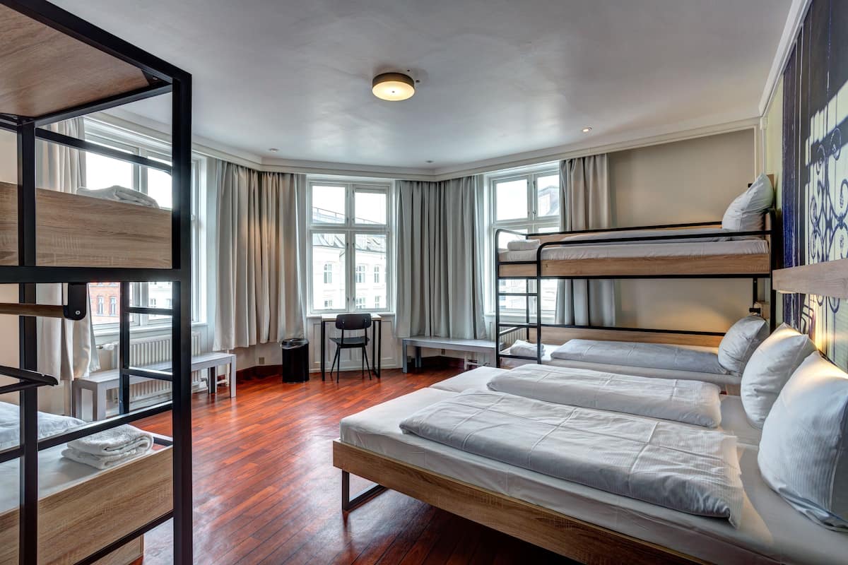 6-bedroom | Een bureau, een laptopwerkplek, gratis wifi, beddengoed