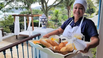 Free daily cooked-to-order breakfast