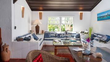 Área de estar no saguão