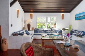 Khu tiếp khách ở sảnh