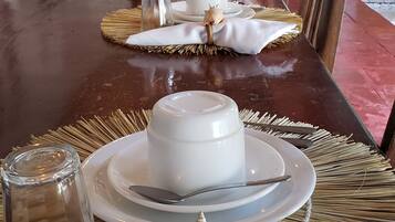 Desayuno a la carta incluido todos los dĂas