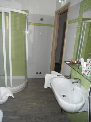 Free toiletries, hair dryer, towels - Albergo Renato (Sesto San Giovanni)