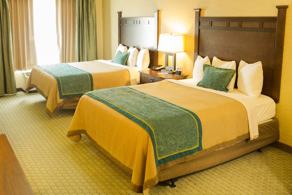 classic double room | 1 bedroom, in-room safe, desk, iron/ironing board