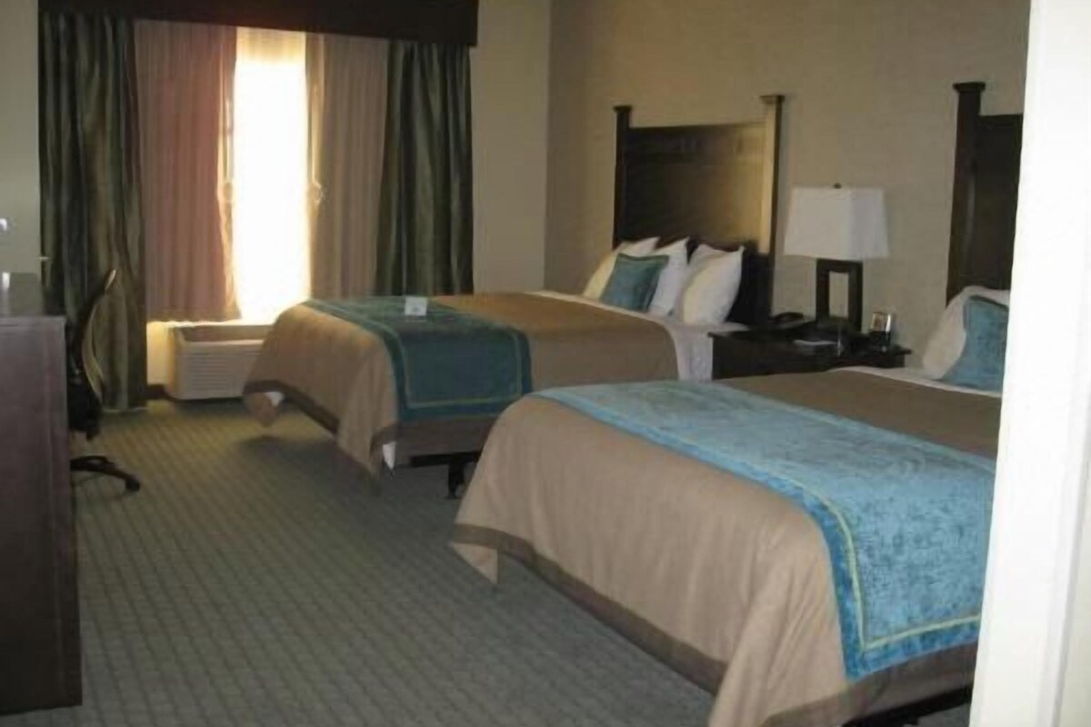Premium bedding, soundproofing, iron/ironing board, WiFi (free)