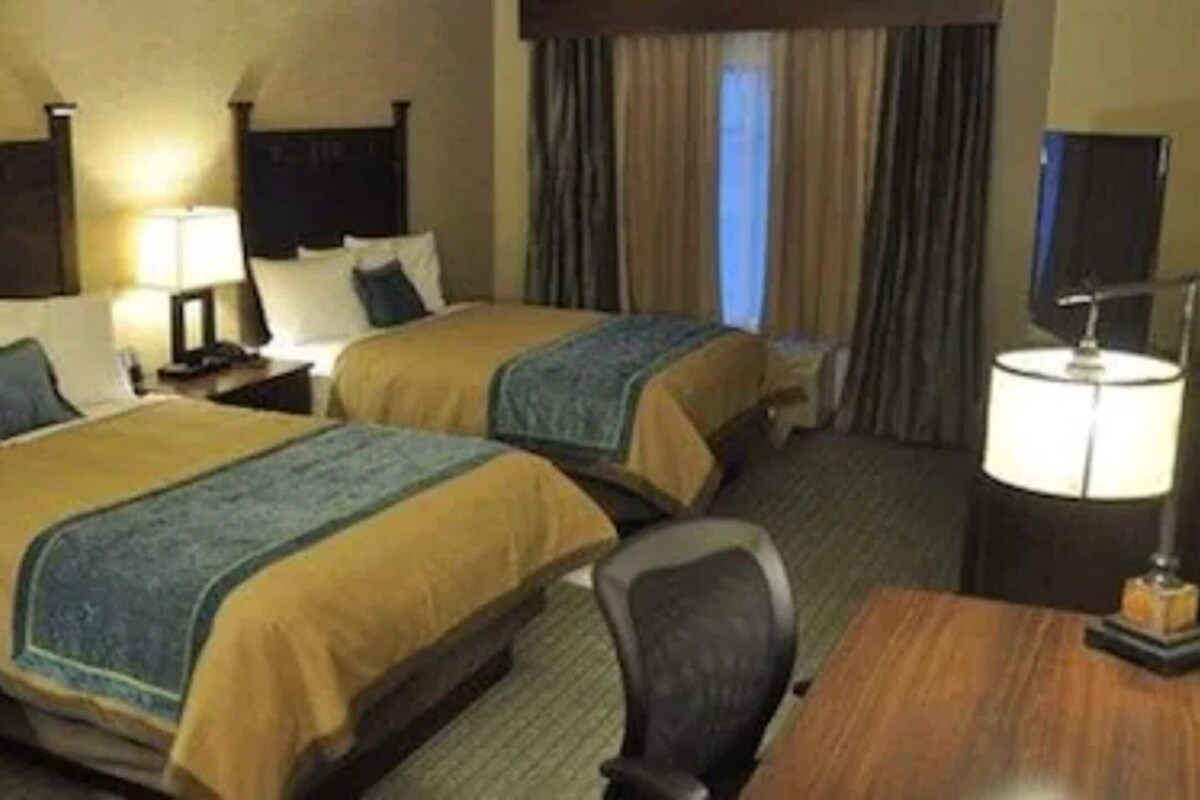 Premium bedding, soundproofing, iron/ironing board, WiFi (free)