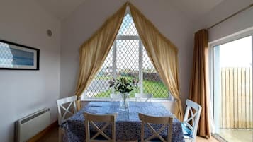 3 bedrooms, iron/ironing board, cots/infant beds, free WiFi