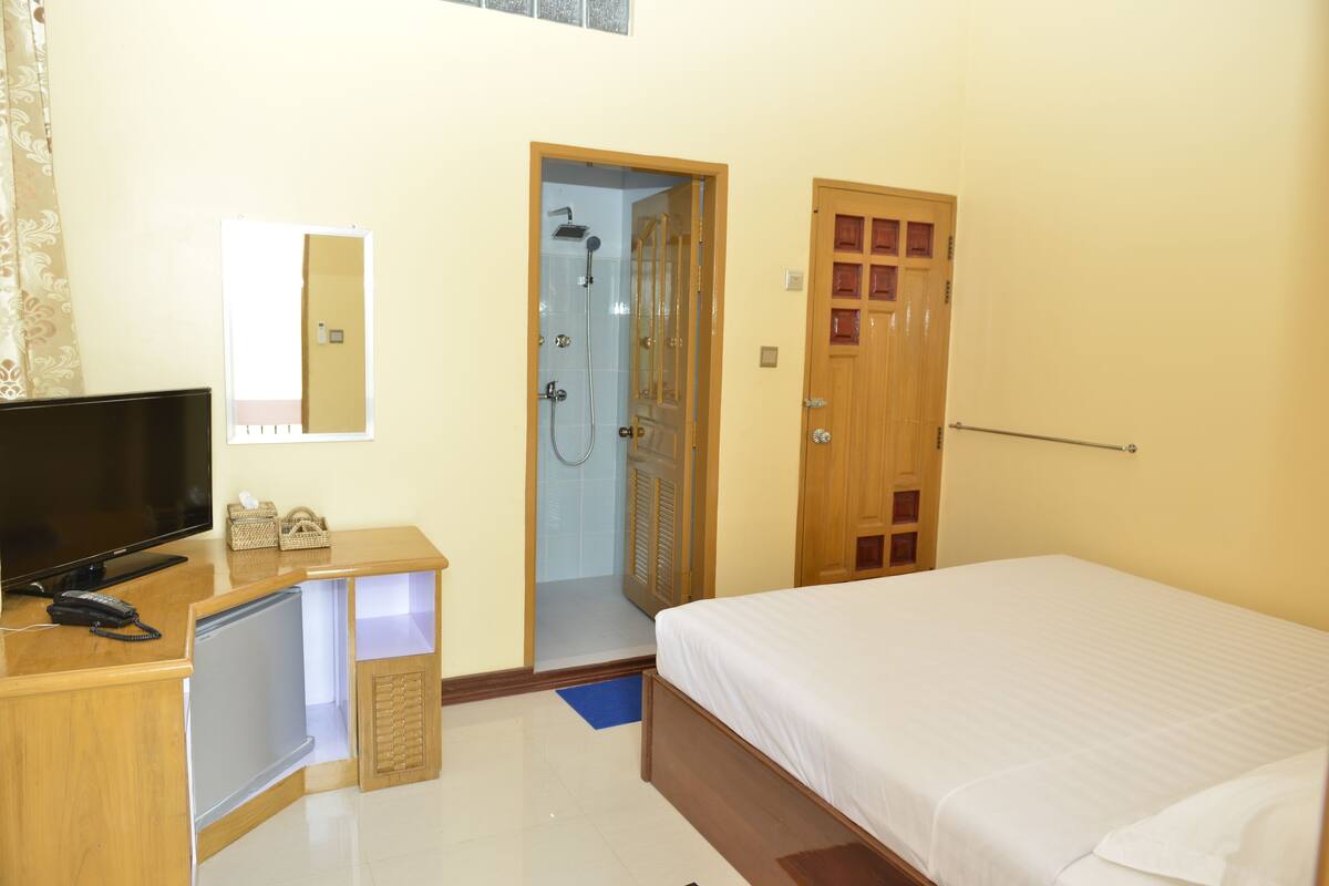 Minibar, in-room safe, desk, blackout curtains