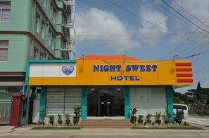 Property entrance - Night Sweet Hotel (Mandalay)