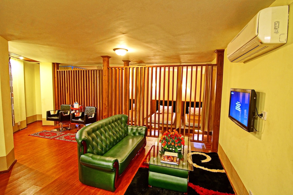 Shwe Ingyinn Hotel (SIG) Hotel by null