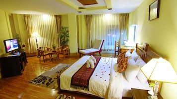 In-room safe, desk, iron/ironing board, free WiFi